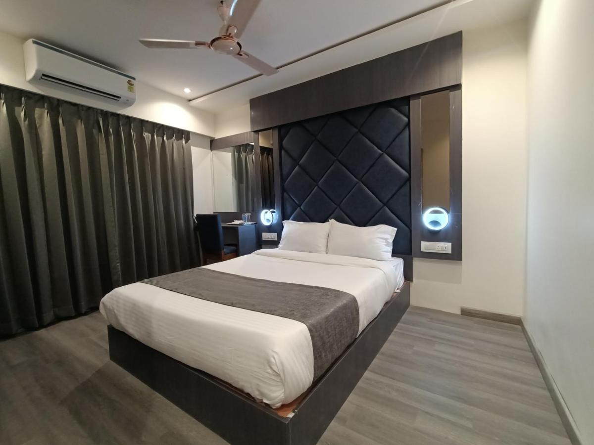 Hotel Classio Andheri - Near Dn Nagar Metro Station Mumbai Exterior foto