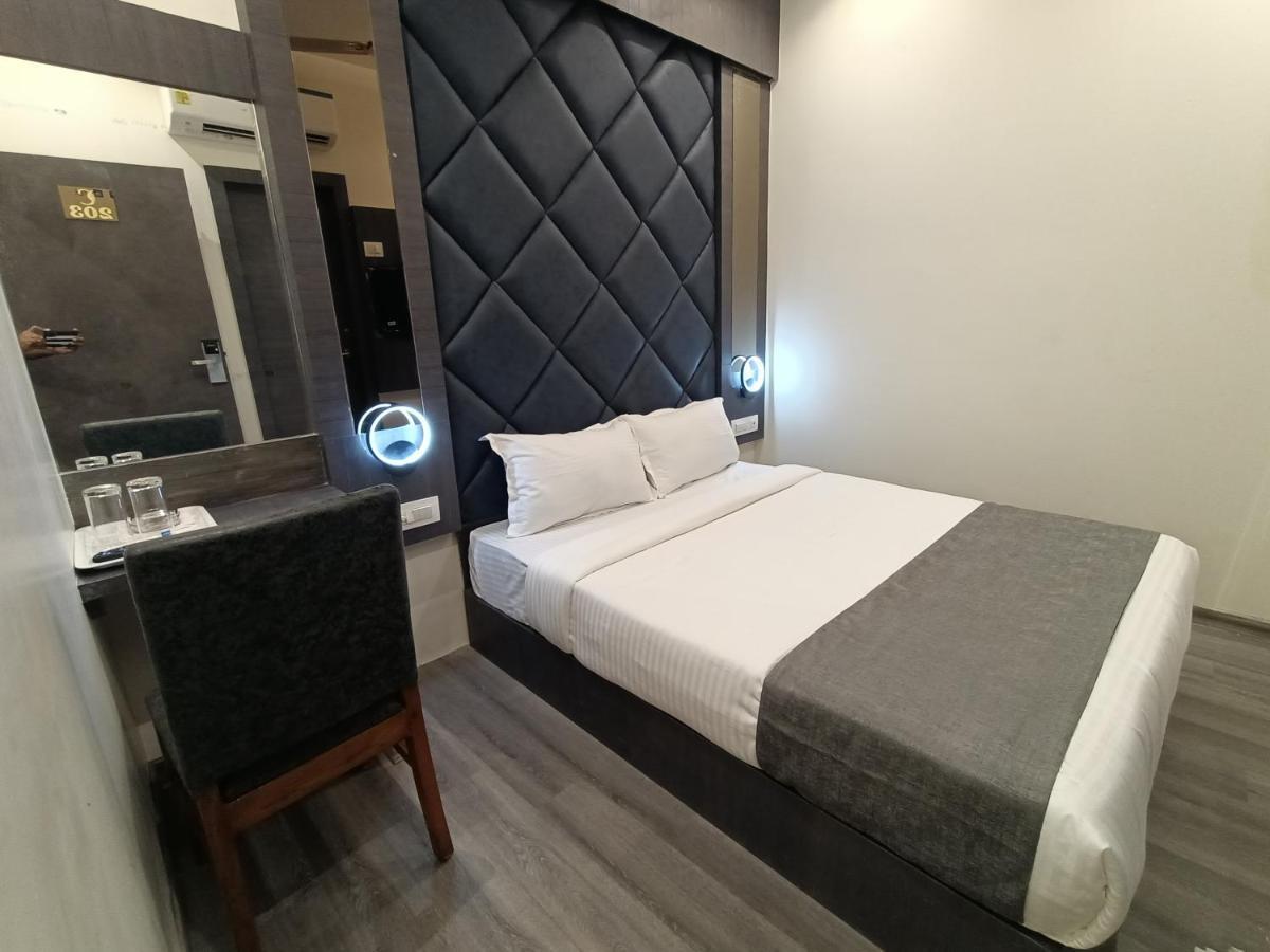 Hotel Classio Andheri - Near Dn Nagar Metro Station Mumbai Exterior foto
