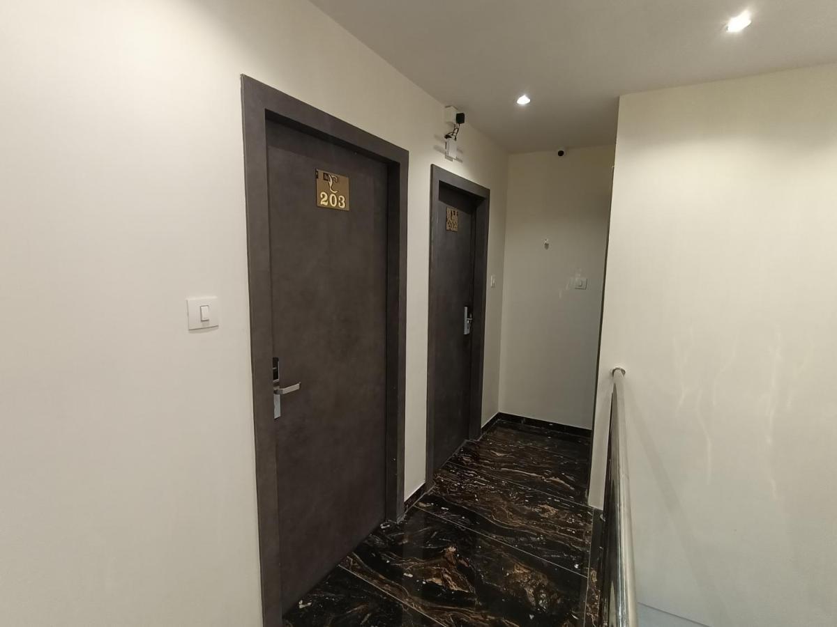 Hotel Classio Andheri - Near Dn Nagar Metro Station Mumbai Exterior foto