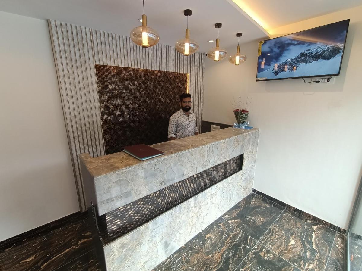 Hotel Classio Andheri - Near Dn Nagar Metro Station Mumbai Exterior foto