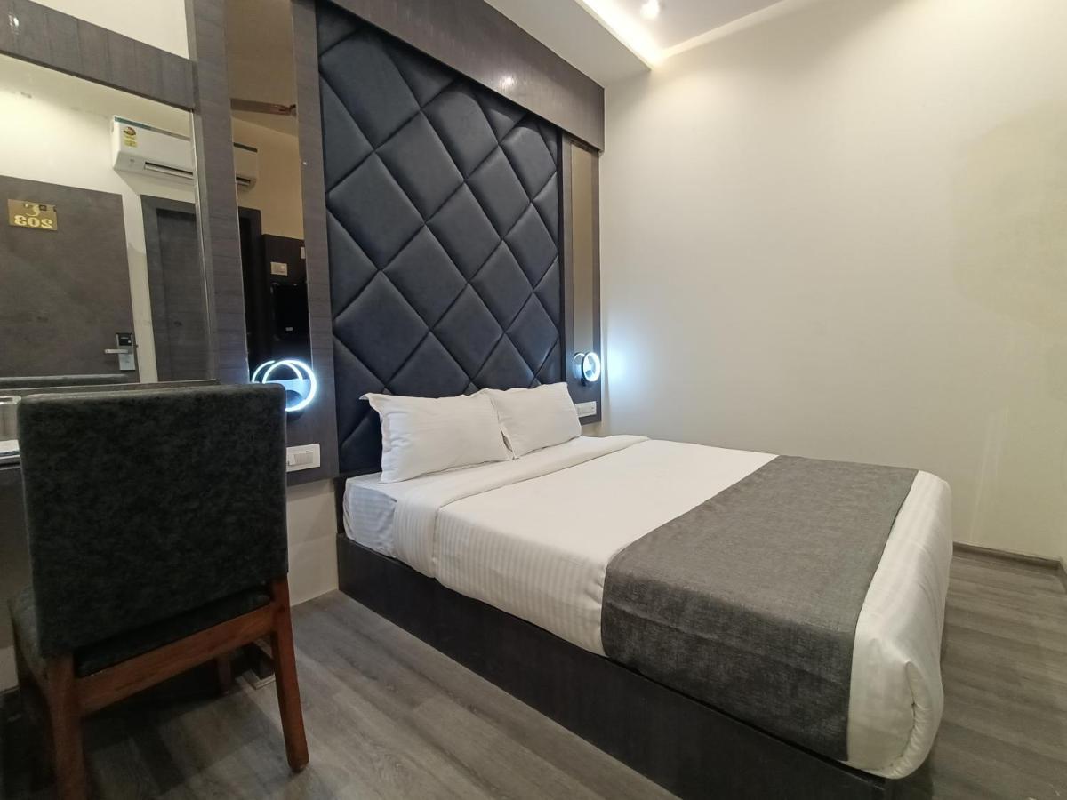 Hotel Classio Andheri - Near Dn Nagar Metro Station Mumbai Exterior foto